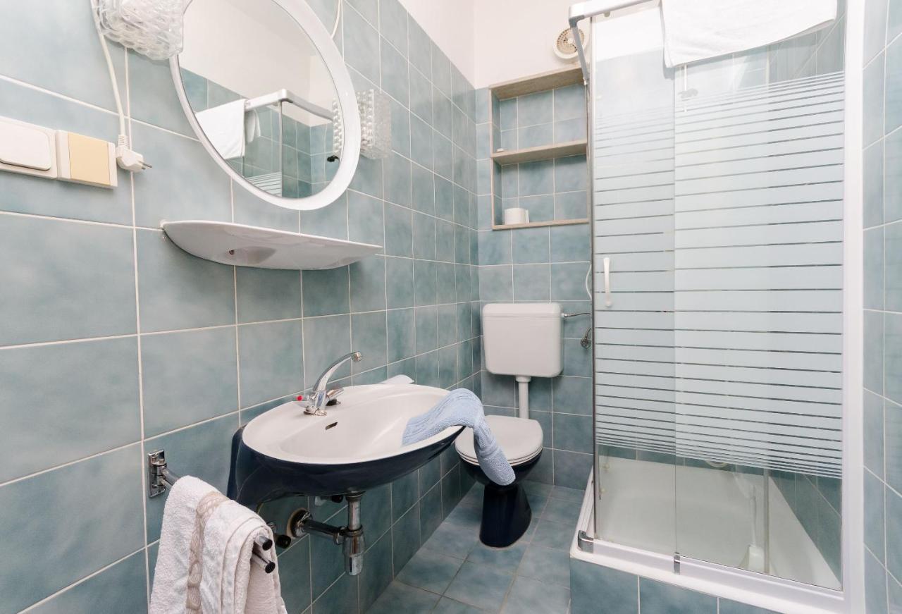 Apartments Slavica R Banjol Exterior photo