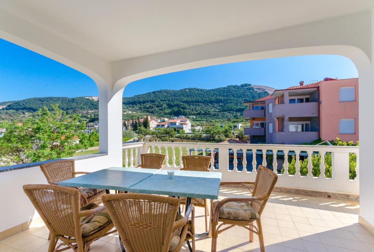 Apartments Slavica R Banjol Exterior photo