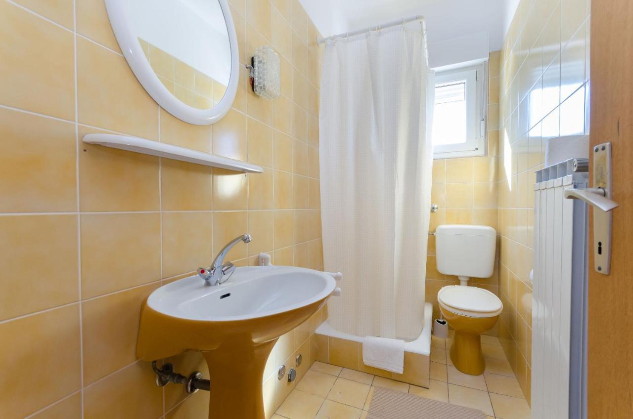 Apartments Slavica R Banjol Exterior photo
