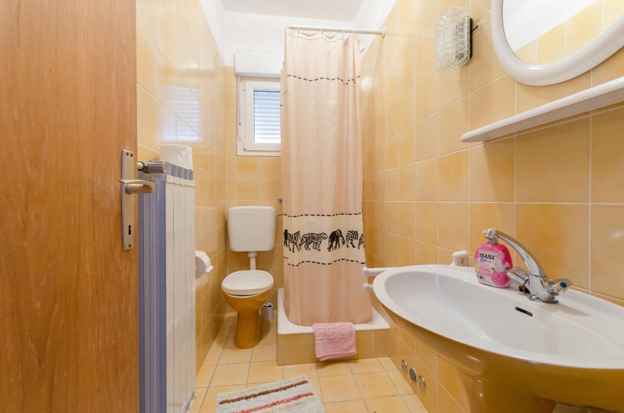 Apartments Slavica R Banjol Exterior photo