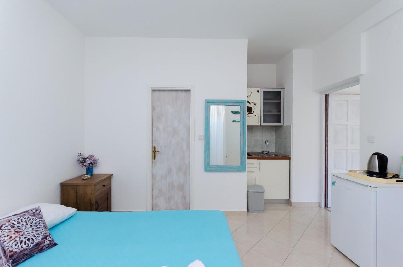 Apartments Slavica R Banjol Exterior photo