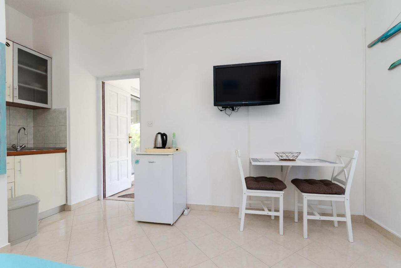 Apartments Slavica R Banjol Exterior photo